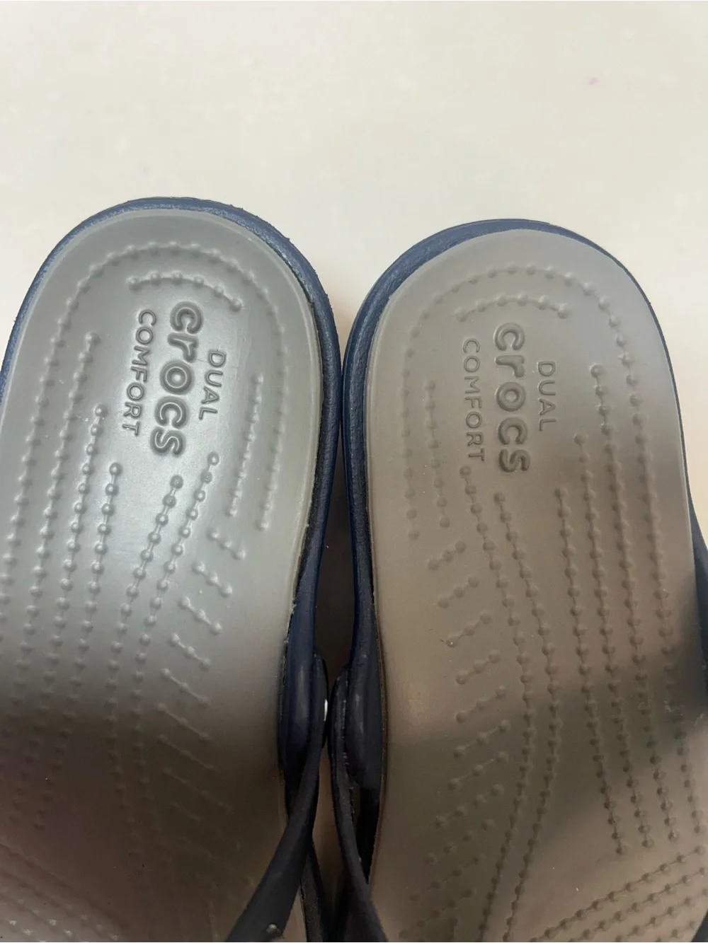 CROCS SANRAH Hammered medallion wedge sandals. NEW? Navy size 5